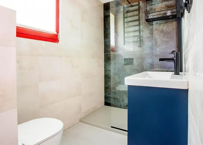 2 Bedroom Lovely In *