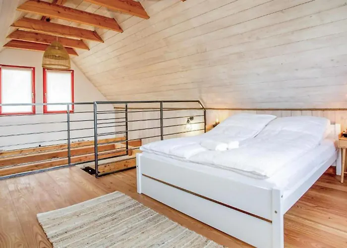 2 Bedroom Lovely In Vakantiehuis Rowy (Pomerania)